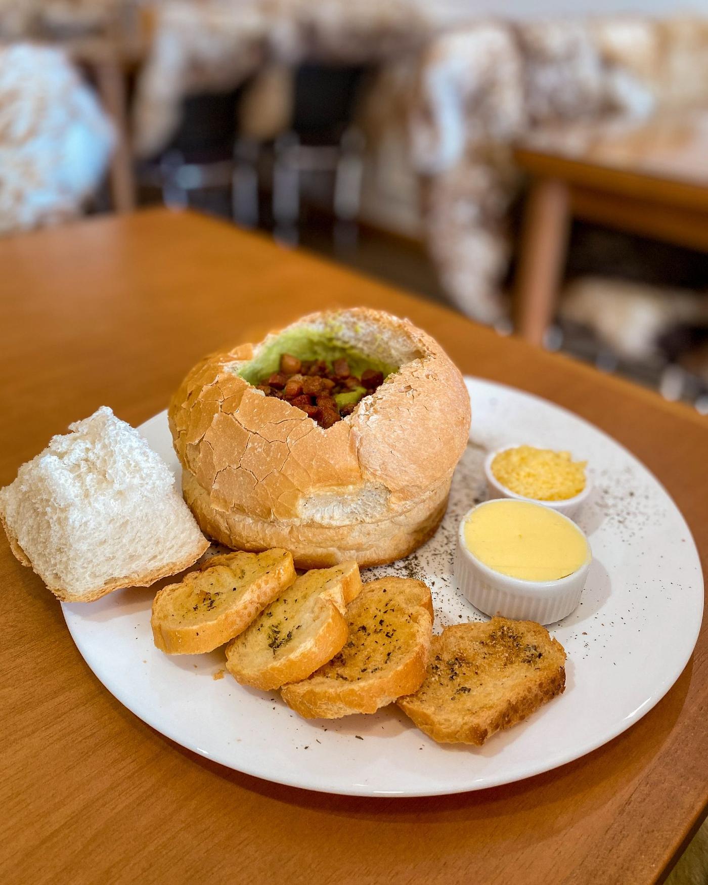 Sopa no pão direto da horta